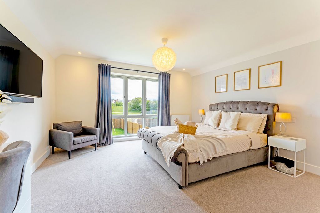 Additional image 18 of 4 bed detached house for saleLake Drive, Weldon, Corby, Northamptonshire NN17