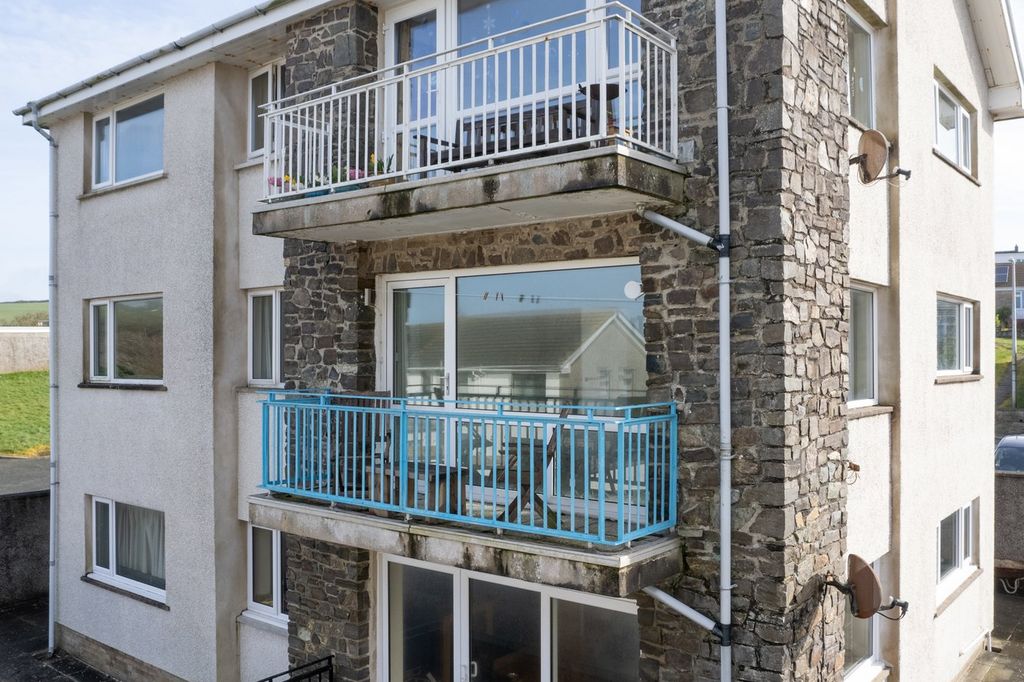 2 bed flat for saleAtlantic Drive, Broad Haven, Haverfordwest SA62 photo 5