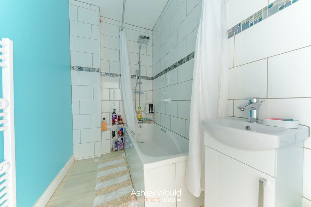 Additional image 12 of 5 bed semi-detached house for saleHalesowen Road, Cradley Heath B64