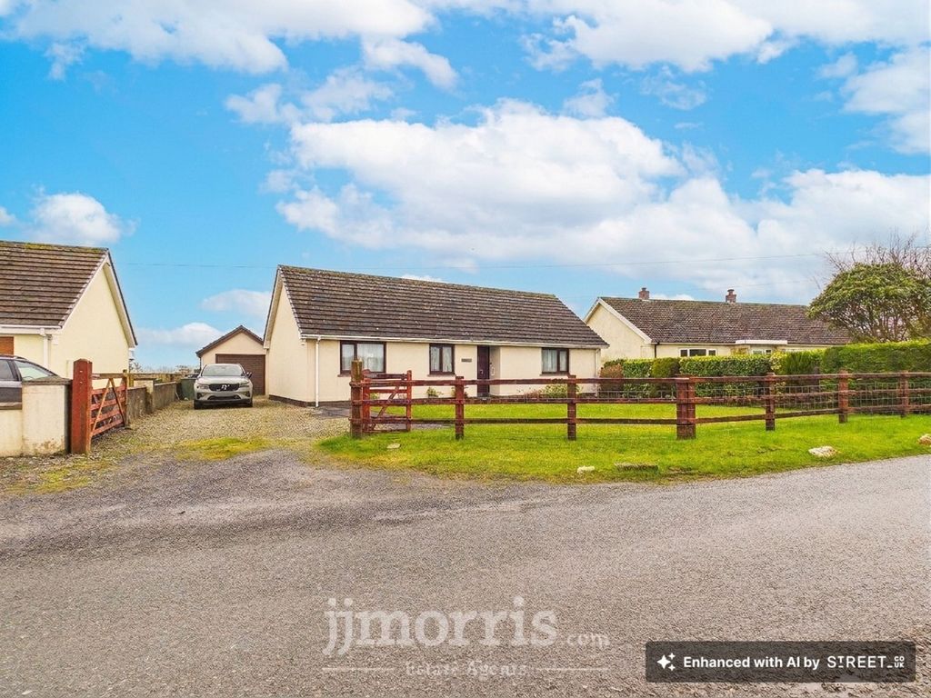 3 bed detached bungalow for saleEfailwen, Clynderwen SA66