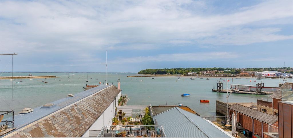 Additional image 3 of 5 bed terraced house for saleCowes, Isle Of Wight PO31