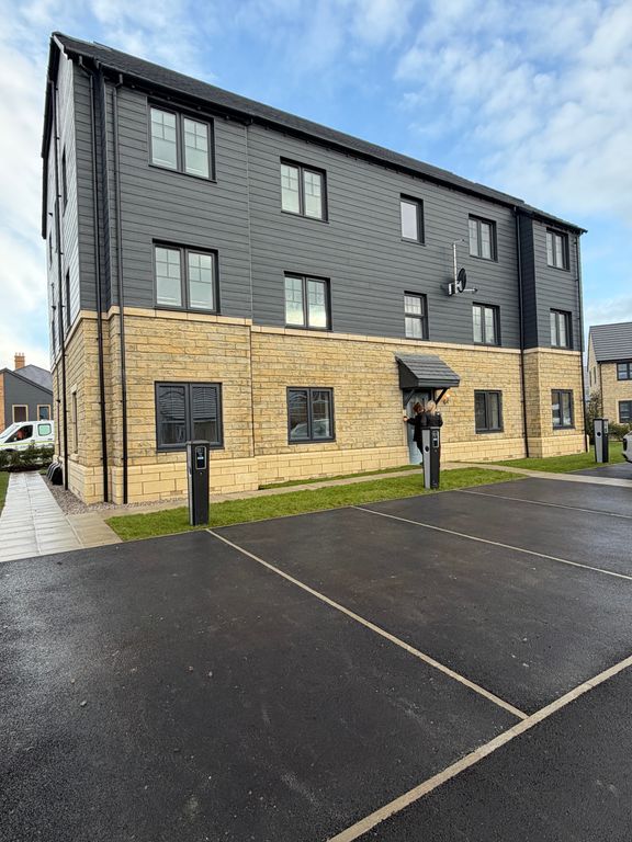 1 bed flat for saleBB7 photo 5