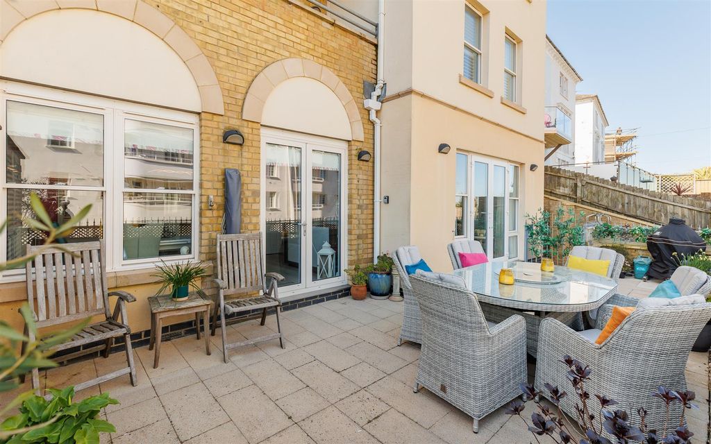 Additional image 21 of 3 bed flat for saleCowes, Isle Of Wight PO31