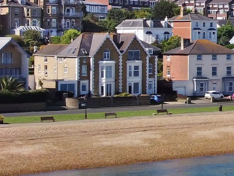 2 bed flat for saleQueens Road, Cowes PO31