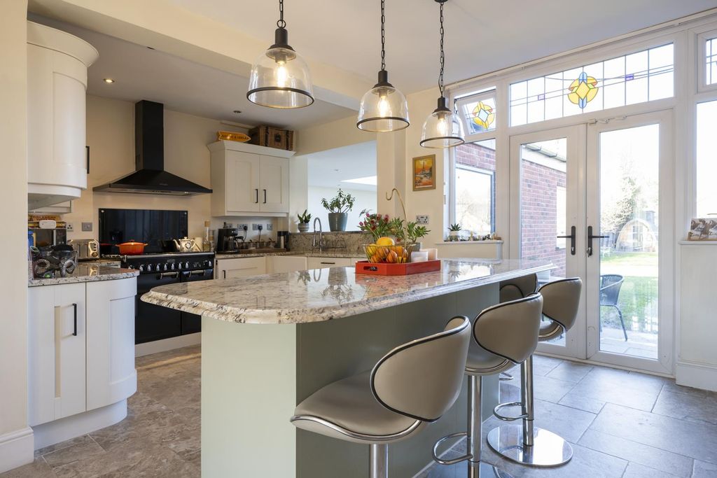 Additional image 5 of 5 bed property for saleCompton Road, Cradley Heath B64