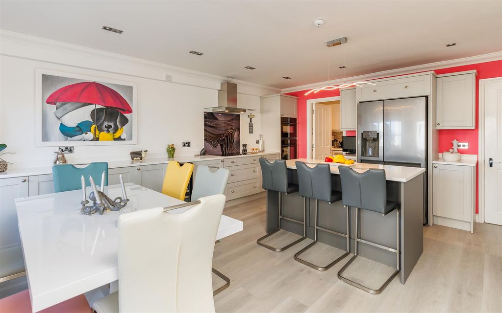 Additional image 2 of 3 bed flat for saleCowes, Isle Of Wight PO31