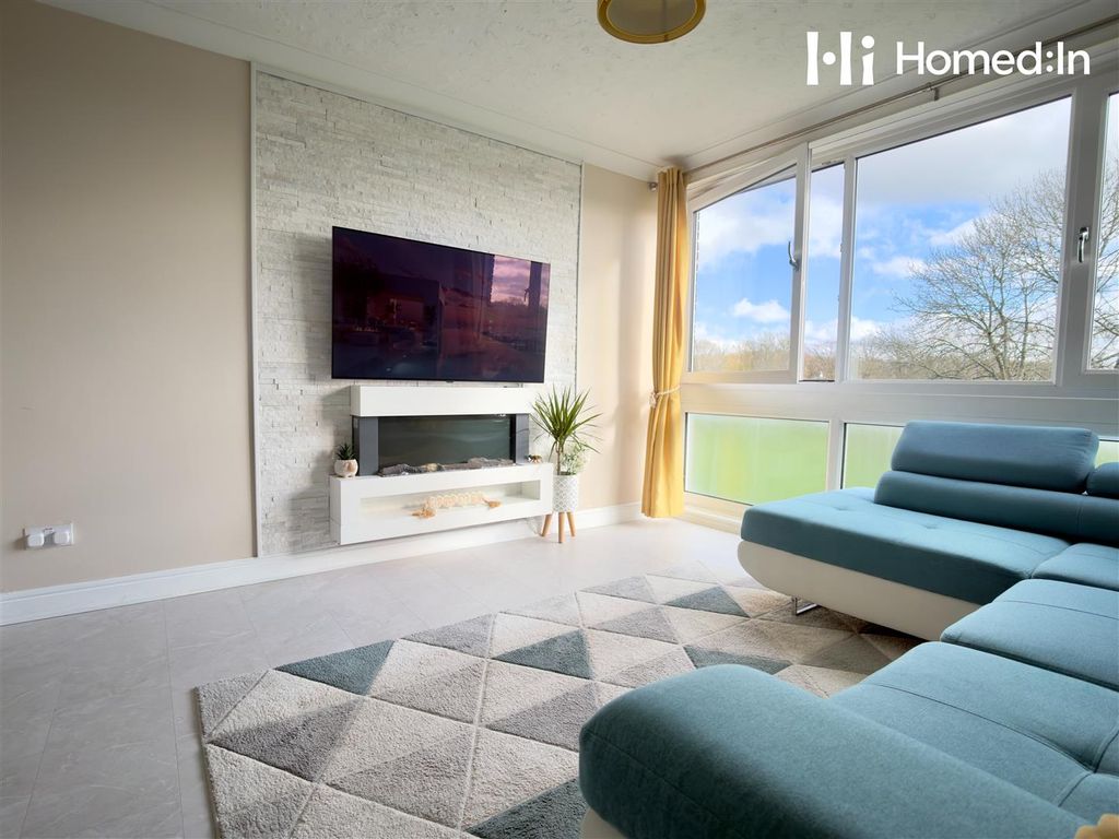 2 bed flat for saleHailey Place, Cranleigh GU6