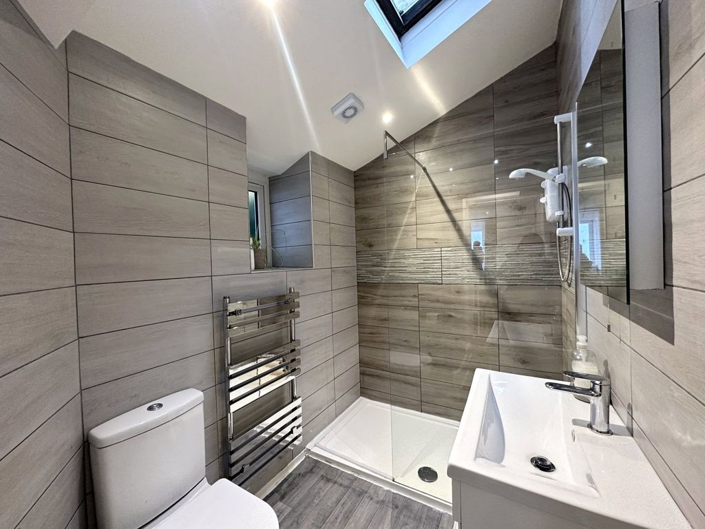 Additional image 5 of 2 bed flat for saleFlat 1, Glan Y Mor, Amroth, Narberth SA67