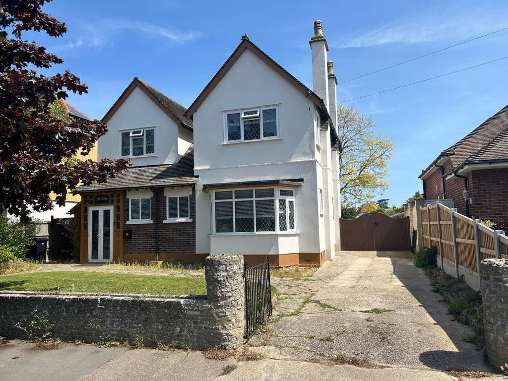 4 bed detached house for saleSouthcliff Park, Clacton-On-Sea CO15