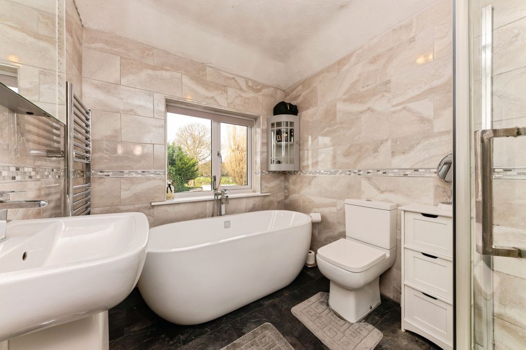 Additional image 10 of 3 bed semi-detached house for saleTrinity Road, Cleethorpes DN35