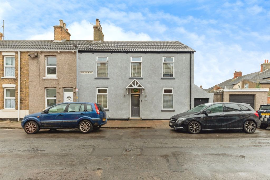6 bed end terrace house for saleEdward Street, Cleethorpes, Lincolnshire DN35