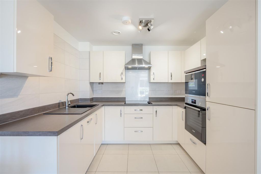Additional image 5 of 2 bed flat for saleLancer House, Butt Road, Colchester CO2