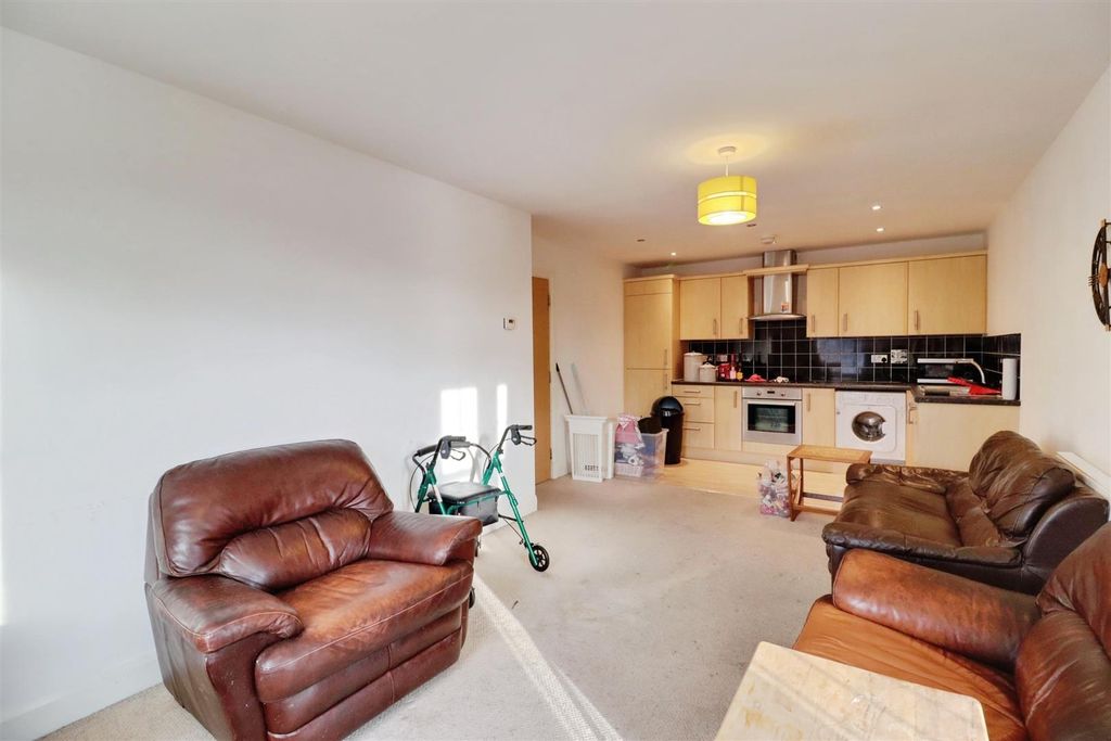 Additional image 6 of 2 bed flat for saleJunction House, Dale Way, Crewe CW1