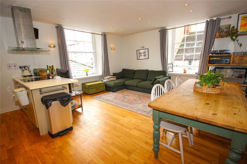 2 bed flat for saleDe La Pole Court, Seaton, Devon EX12 photo 4