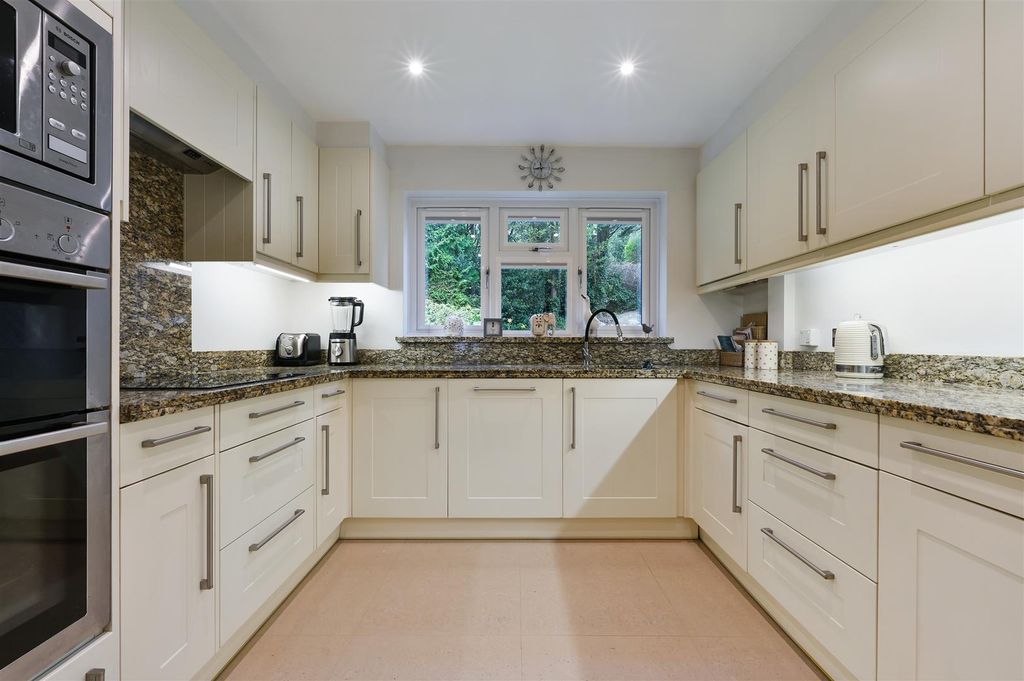 Additional image 11 of 4 bed detached house for saleWoodfield Hill, Chipstead CR5