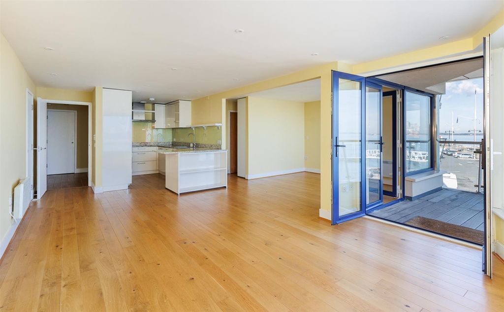 Additional image 3 of 2 bed flat for saleCowes, Isle Of Wight PO31