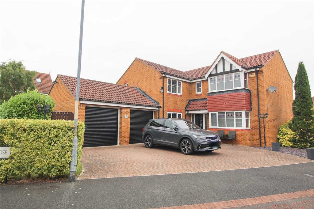 5 bed detached house for saleLavendon Close, Southfield Gardens, Cramlington NE23