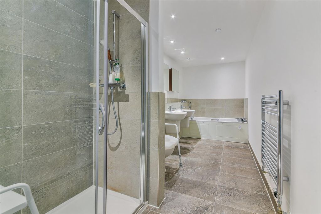 Additional image 19 of 2 bed flat for saleOutwood Lane, Chipstead CR5