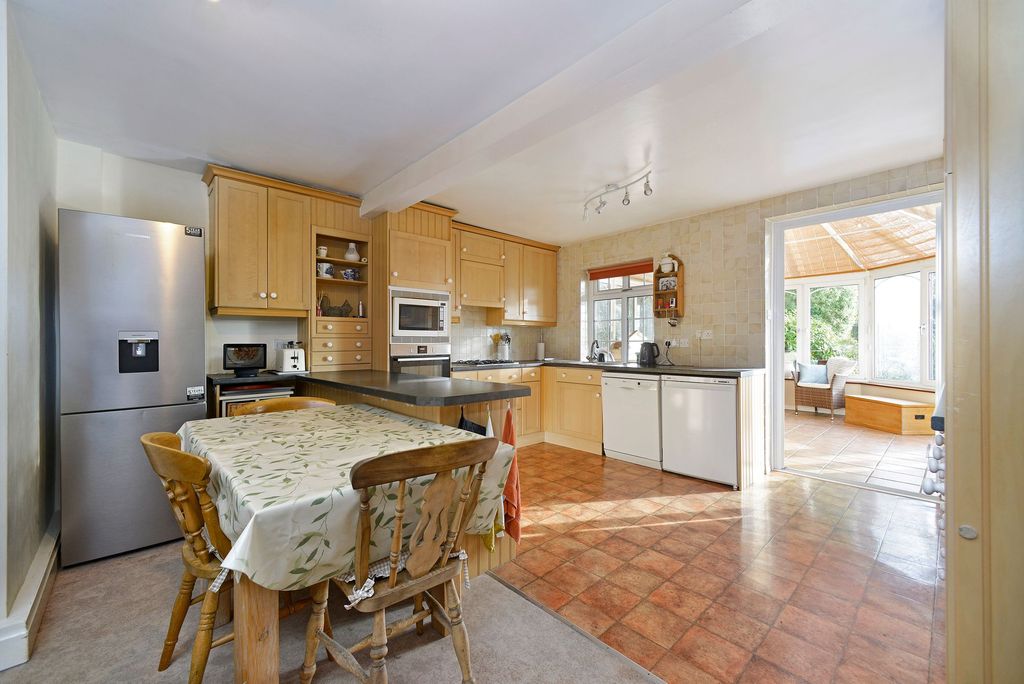 4 bed detached house for saleThe Ridgeway, Cranleigh GU6 photo 3