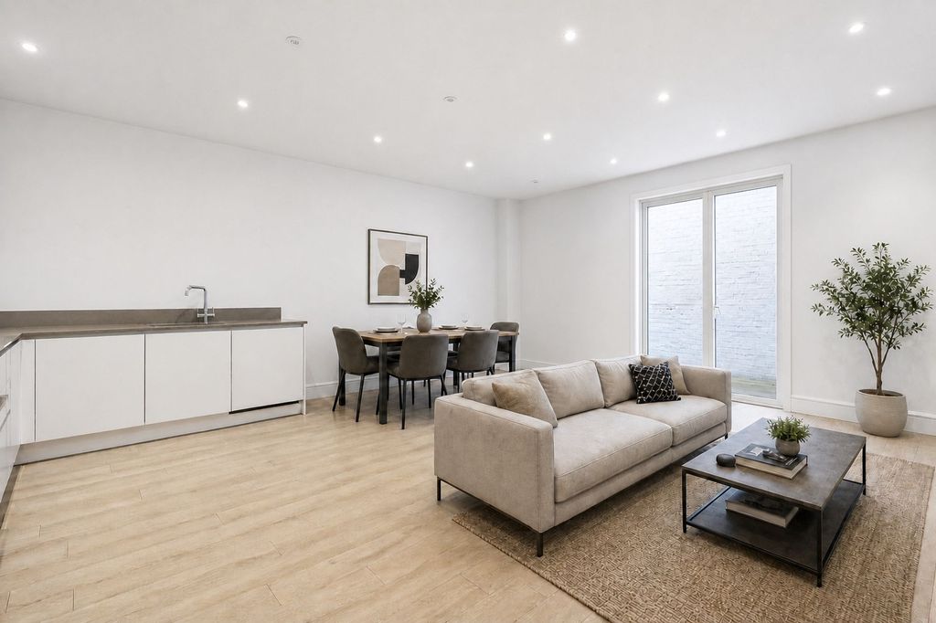 Additional image 2 of 2 bed flat for saleHigh Street, Colchester CO1