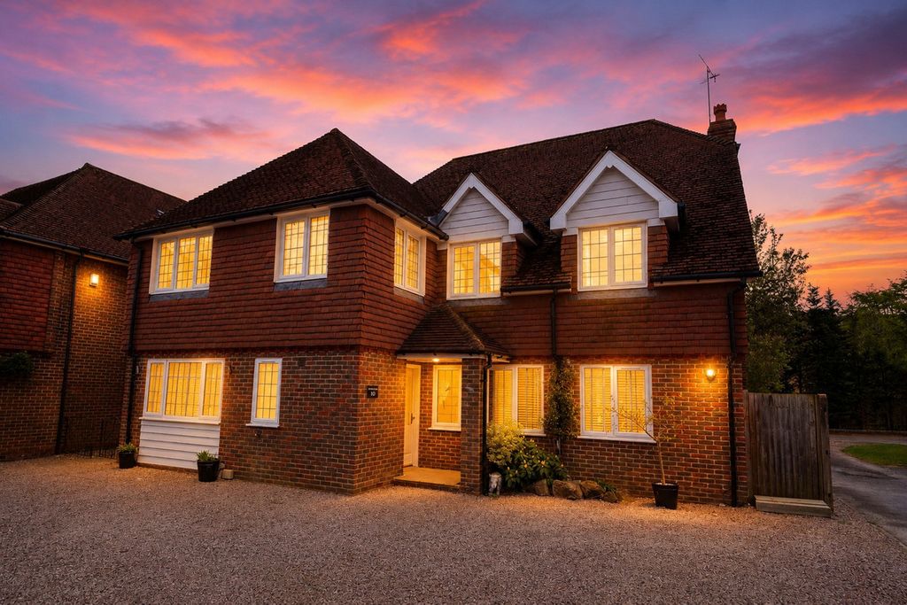 5 bed detached house for saleThree Bridges Road, Crawley RH10