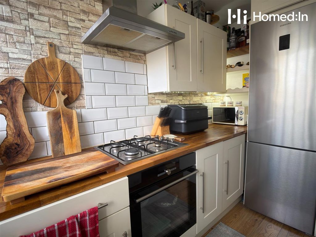 Additional image 13 of 2 bed flat for saleHailey Place, Cranleigh GU6