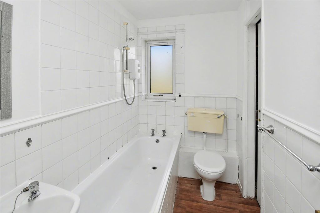 Additional image 8 of 3 bed maisonette for saleNN18, Dresden Close, Corby
