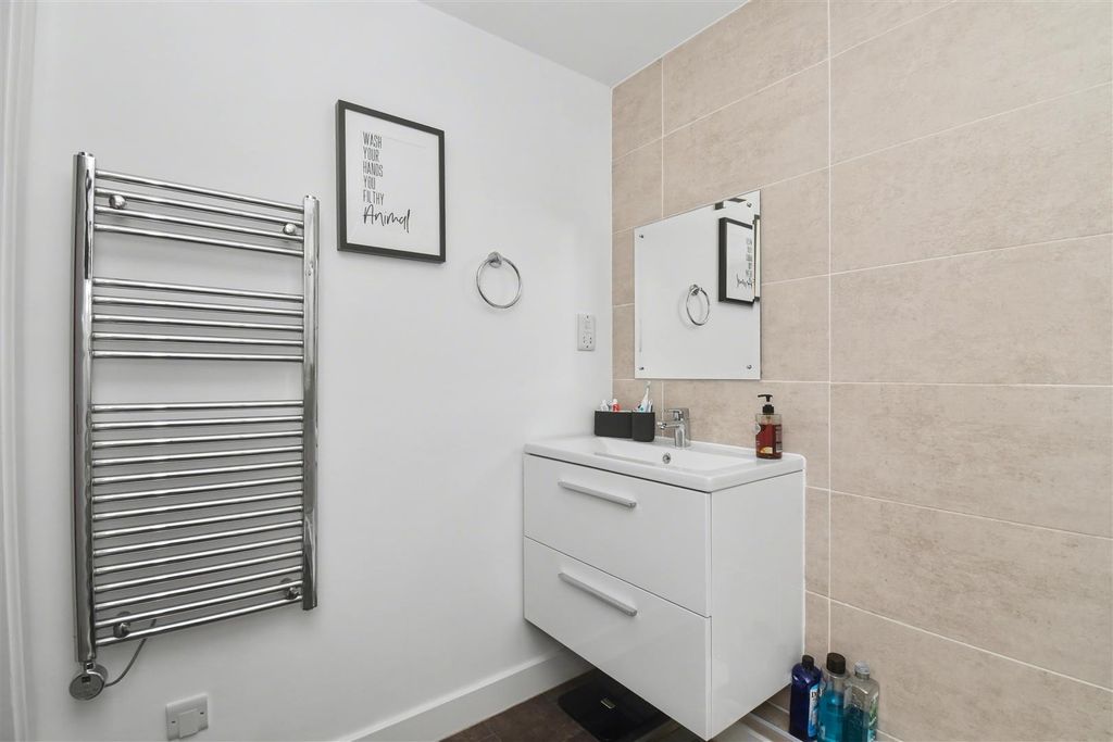 Additional image 15 of 2 bed flat for saleNn18, Bembridge House, Station Road, Corby NN17