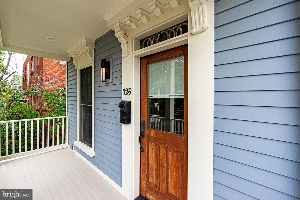 325 D Street SE, Washington, DC 20003 photo 3