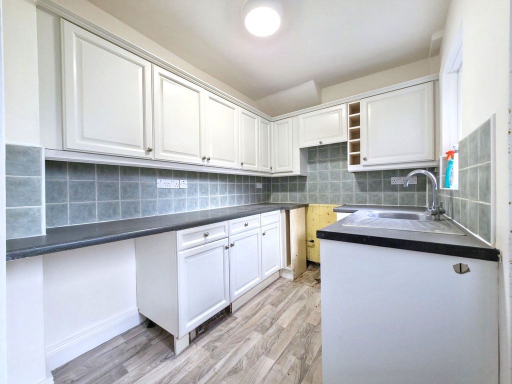 2 bed flat for salePrior Terrace, Hexham NE46 photo 3