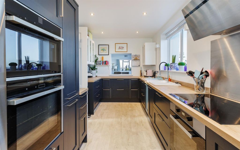 Additional image 6 of 3 bed flat for saleCowes, Isle Of Wight PO31