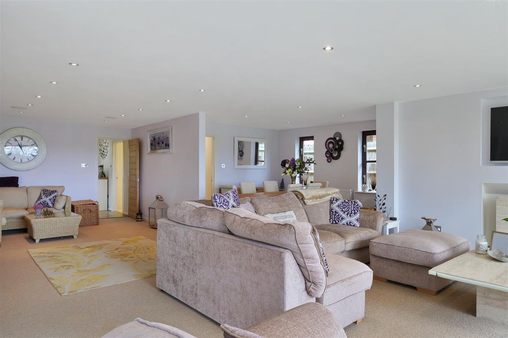 Additional image 5 of 4 bed detached house for saleWoodfield Hill, Chipstead CR5