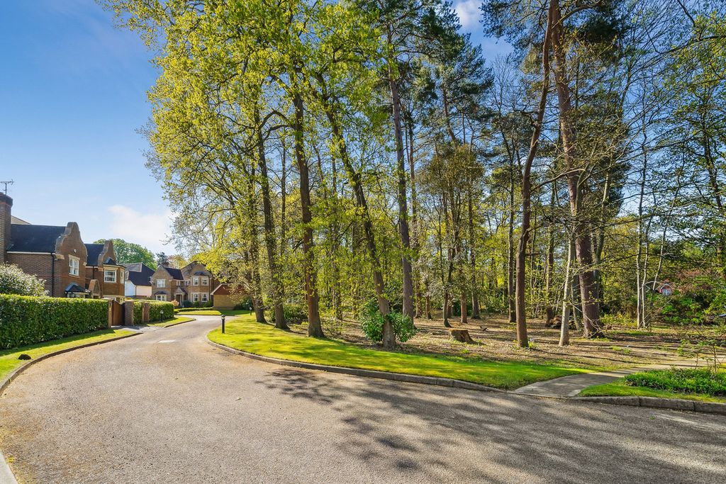 Additional image 25 of 5 bed detached house for saleSandringham Park, Surrey KT11