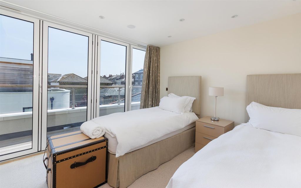Additional image 10 of 2 bed flat for saleCowes, Isle Of Wight PO31