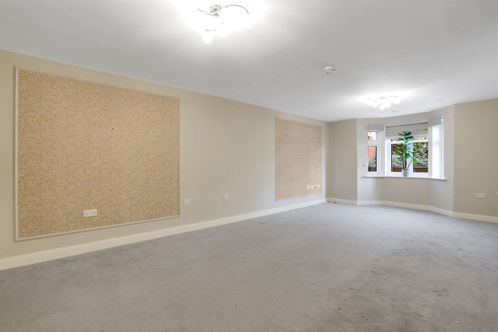 2 bed flat for saleOutwood Lane, Chipstead, Coulsdon CR5