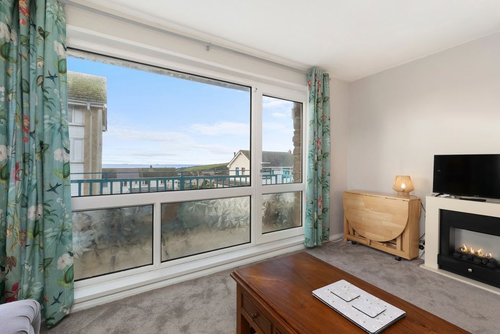 2 bed flat for saleAtlantic Drive, Broad Haven, Haverfordwest SA62 photo 4