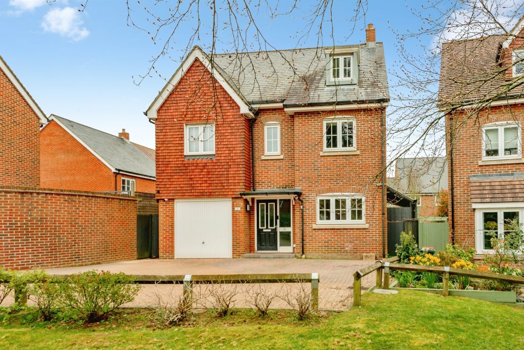 6 bed detached house for saleSt. Augustine Road, Crawley RH11