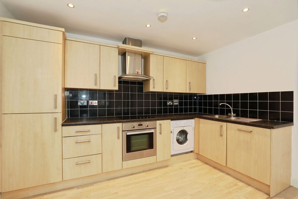 2 bed flat for saleDale Way, Crewe, Cheshire CW1 photo 3