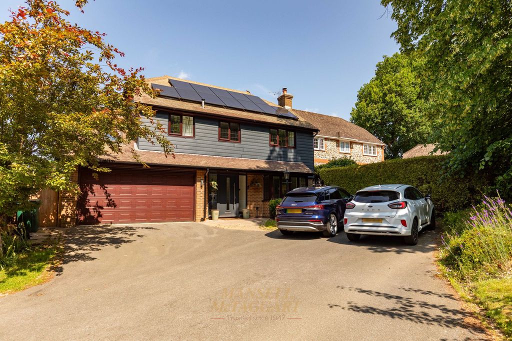 5 bed detached house for saleWeller Close, Worth RH10