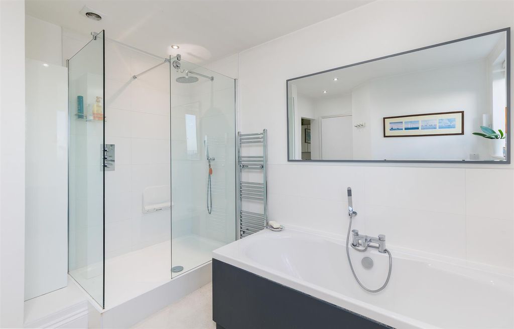 Additional image 12 of 3 bed flat for saleCowes, Isle Of Wight PO31