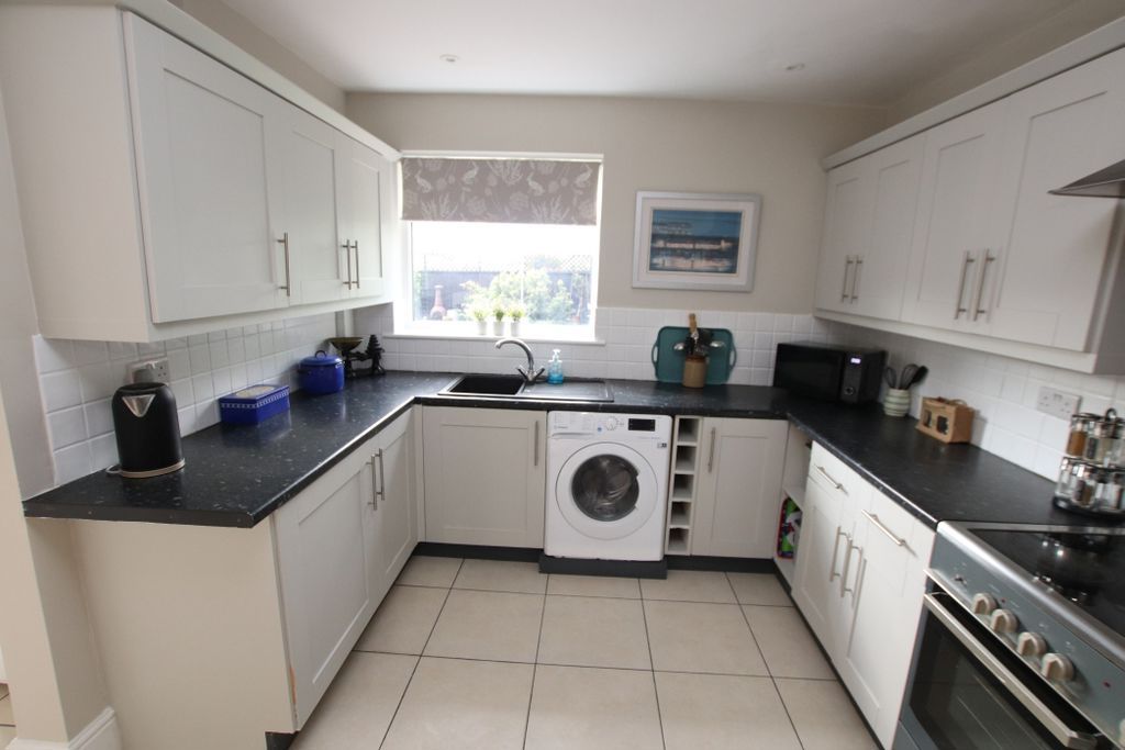 4 bed detached house for saleLinks Road, Cleethorpes DN35 photo 3