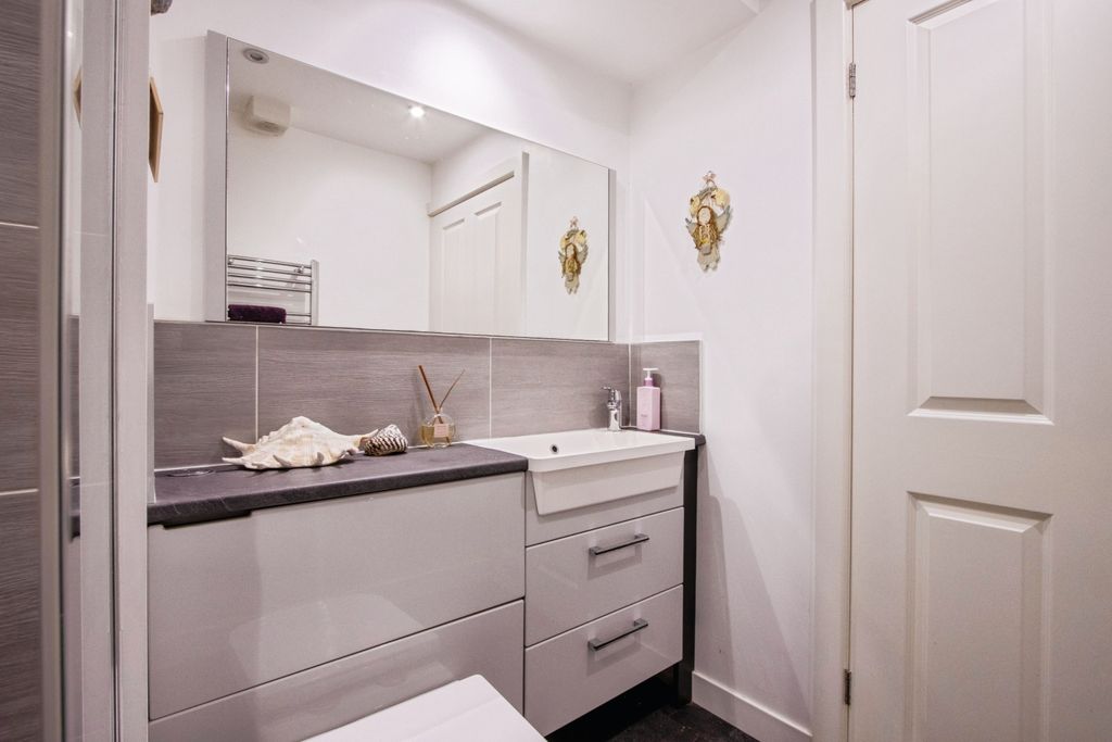 Additional image 11 of 2 bed flat for saleHalifax Road, Liversedge WF15