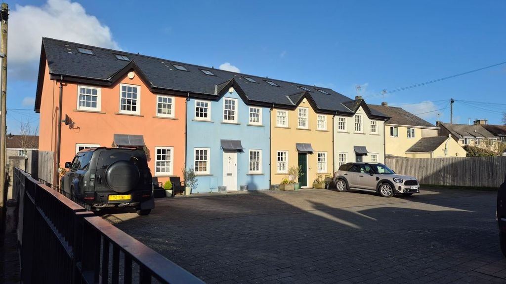 3 bed town house for saleEastgate Court, Cowbridge, Vale Of Glamorgan CF71