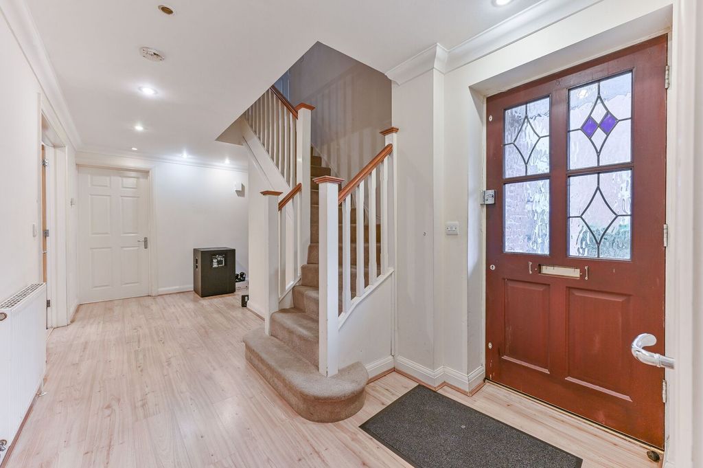 Additional image 20 of 5 bed detached house for saleWater Mead, Coulsdon, Chipstead CR5