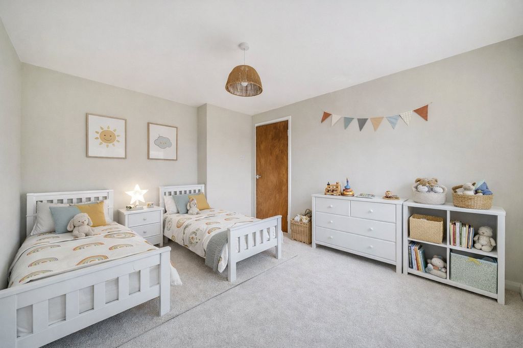 Additional image 7 of 3 bed maisonette for salePortsmouth Road, Cobham, Surrey KT11
