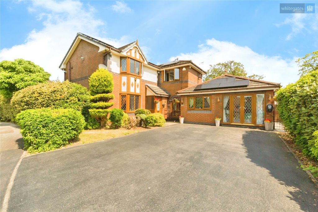 5 bed detached house for saleMill Bridge Close, Crewe, Cheshire CW1