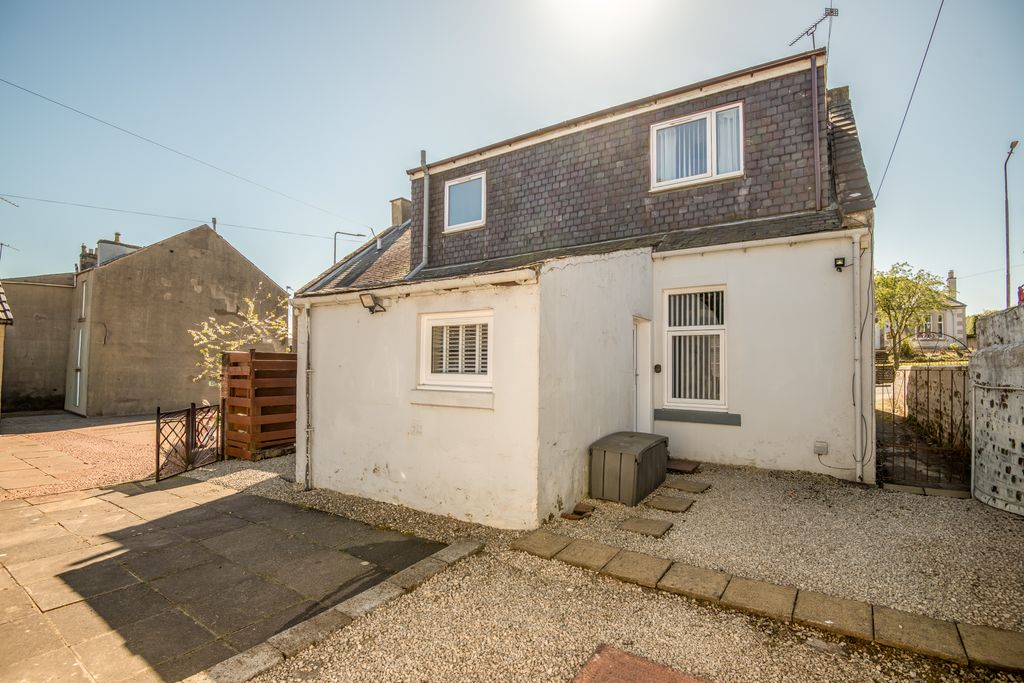 4 bed semi-detached house for saleStation Road, Kelty KY4