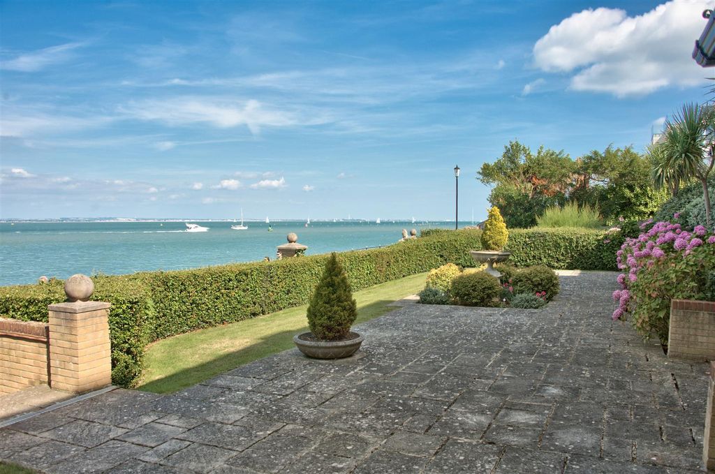 Additional image 22 of 2 bed flat for saleCowes, Isle Of Wight PO31