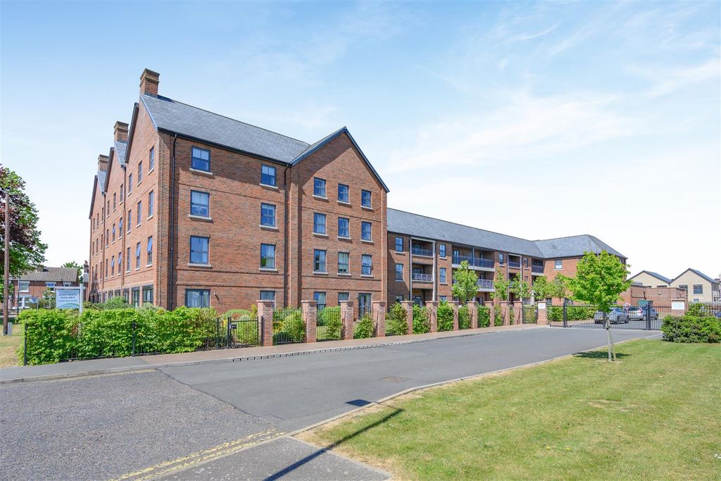 2 bed flat for saleLancer House, Butt Road, Colchester CO2
