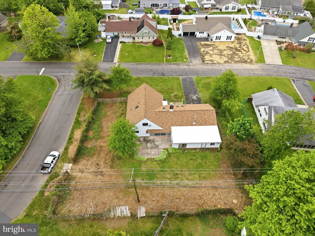 82 Forsythia Drive E Unit E, Levittown, PA 19056